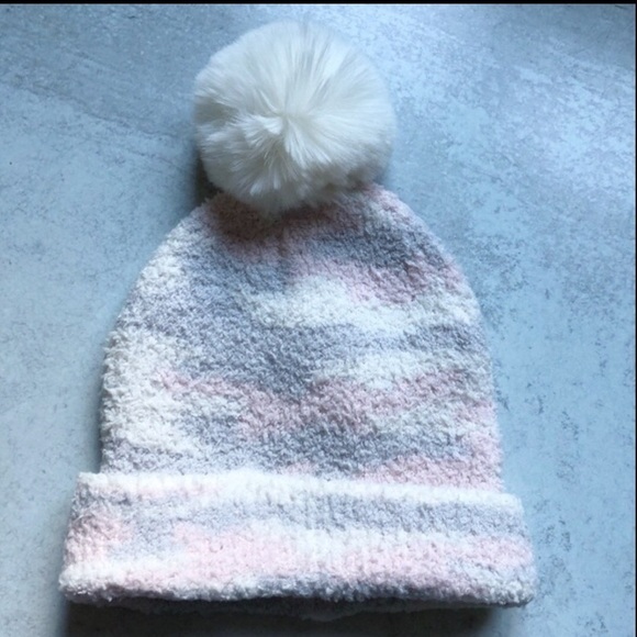 Jenni Pom Pom Faux Fur Beanie Pink Gray Cream Camo Print One Size - Picture 2 of 7